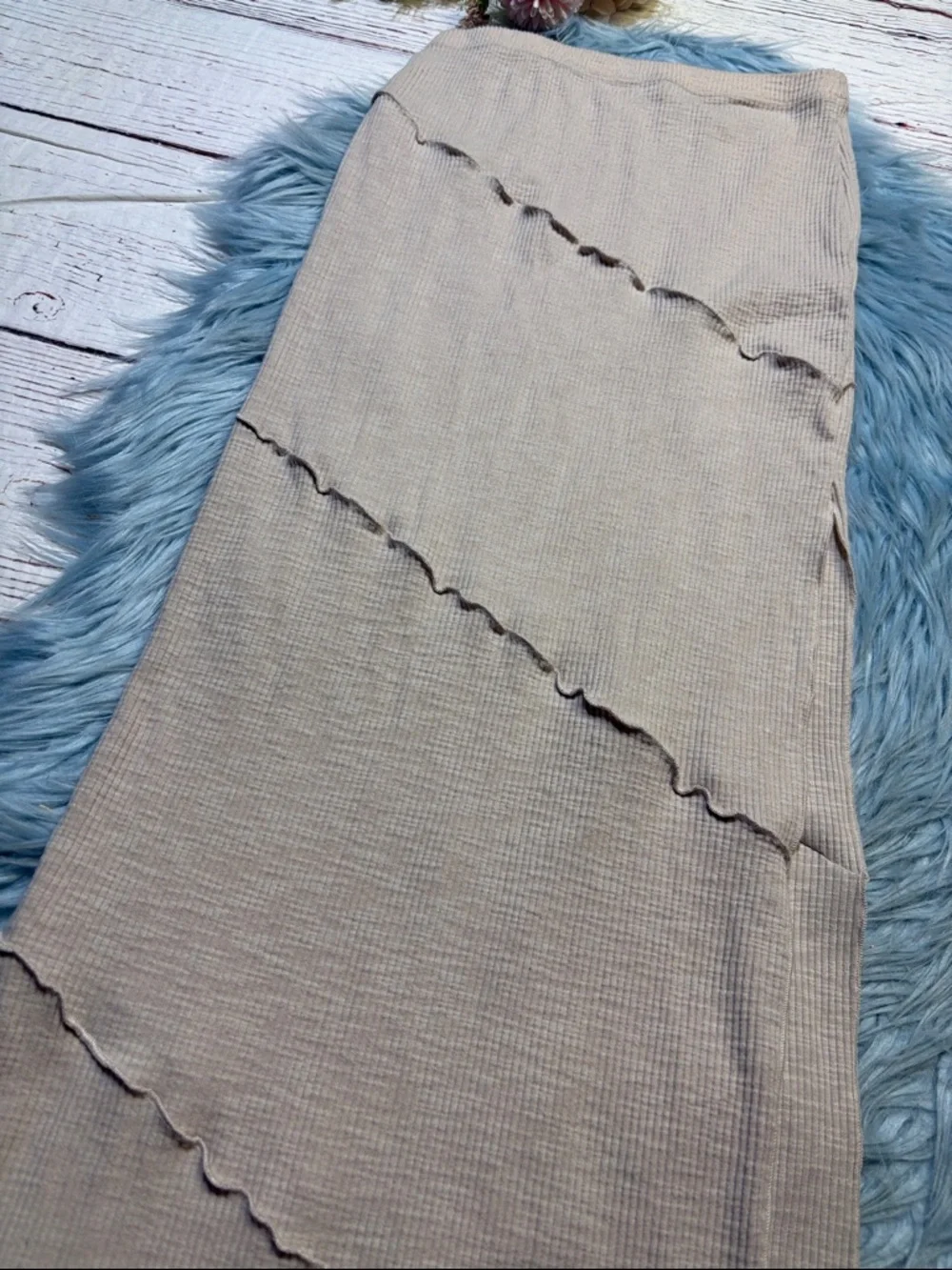 Princess Polly Beige Ribbed Stretch Side Slit Maxi Skirt sz 4